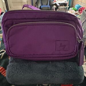 Lug hitch in grape purple